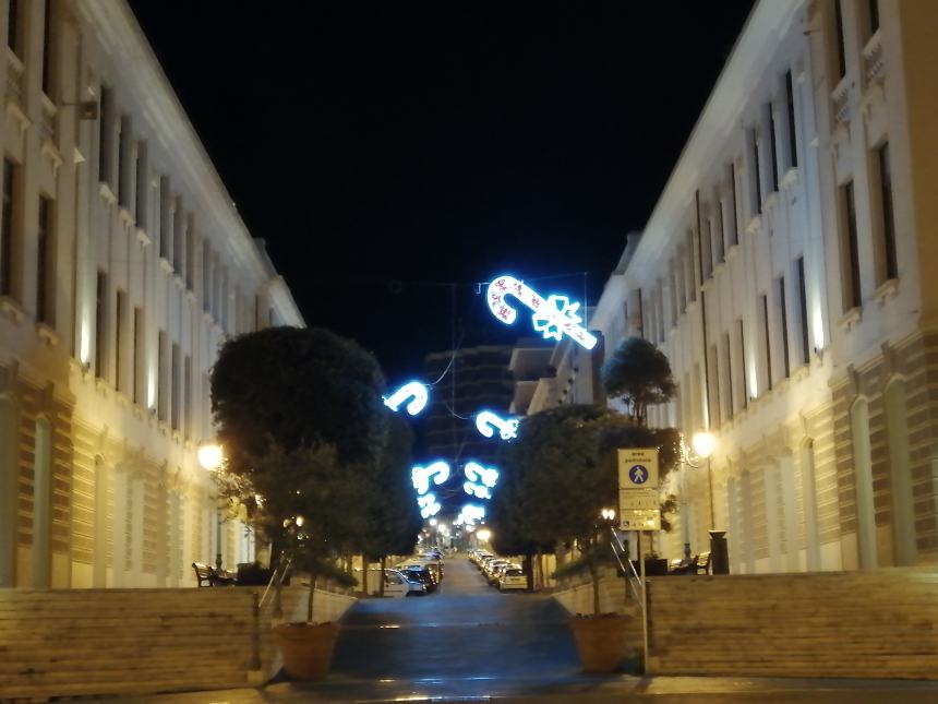 Il Natale è alle porte: si accendono le luminarie a Vasto