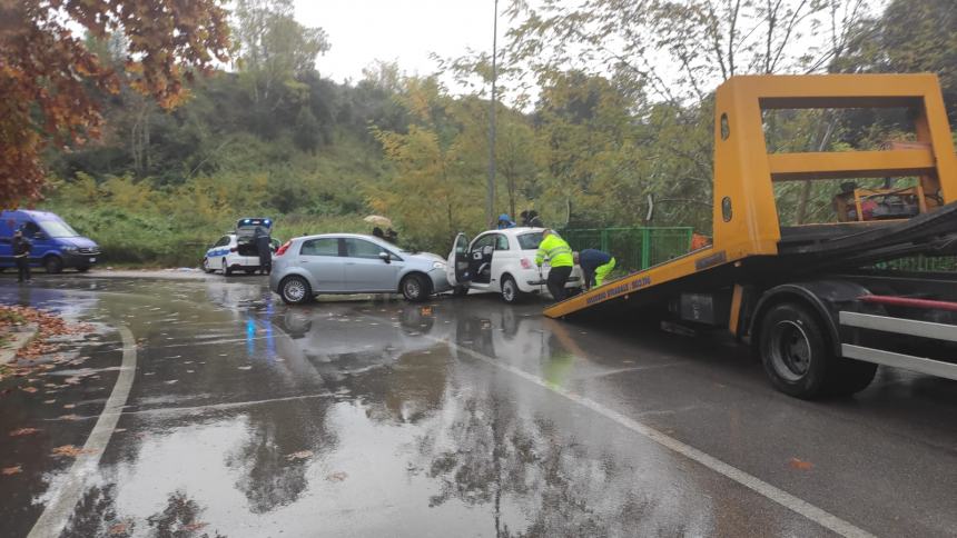 Incidente in viale Padre Pio, 3 feriti