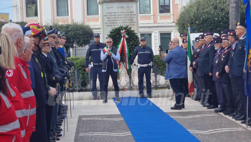 La commemorazione del 4 novembre in piazza Monumento