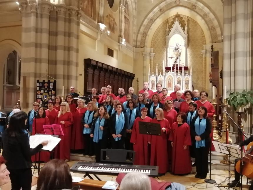 Applausi in cattedrale per "Il dono cantiamo insieme ad Elio"