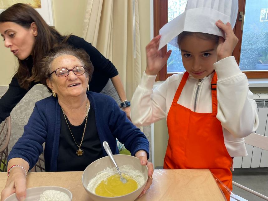 Generazioni a confronto con il laboratorio di cucina de "Il sorriso dell'anziano"