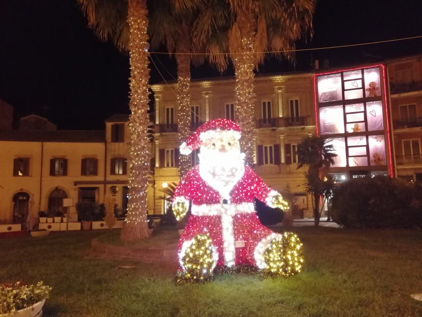 Il Natale è alle porte: si accendono le luminarie a Vasto