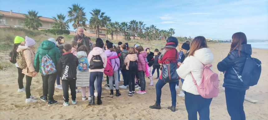 Un "mare di scoperte": la scuola sulla spiaggia 