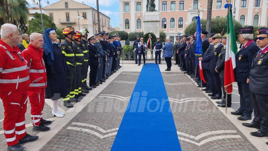 La commemorazione del 4 novembre in piazza Monumento