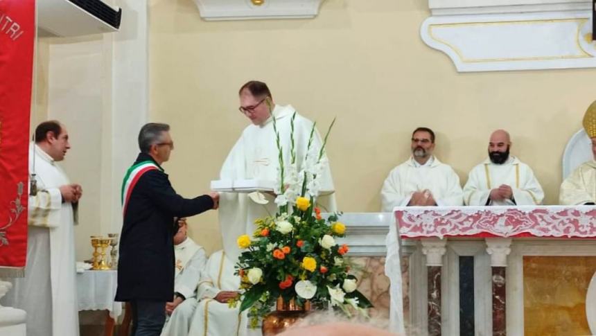 Grande emozione per l'arrivo di don Andrea Manzone nella comunità di Pollutri