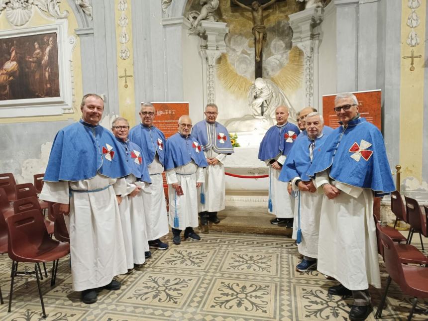 La Confraternita della Sacra Spina e Gonfalone ospite a Ortona per  la Sacra Ampolla