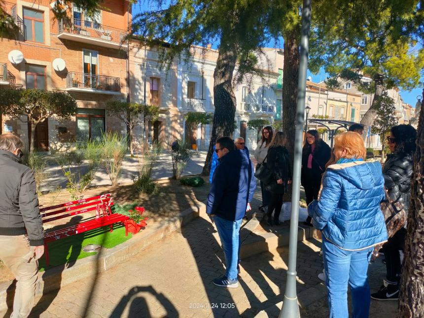 A Gissi inaugurata una panchina rossa nel giardinetto di corso Remo Gaspari