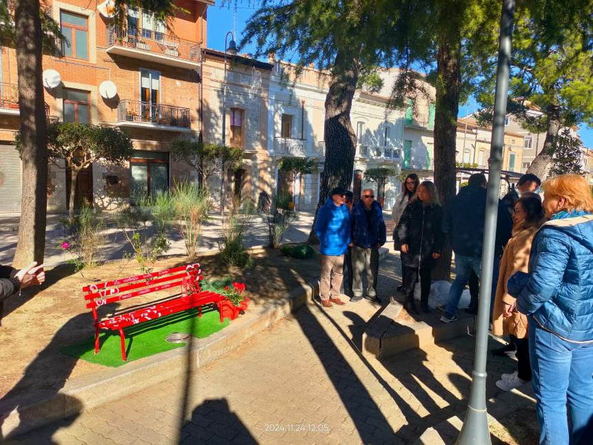 A Gissi inaugurata una panchina rossa nel giardinetto di corso Remo Gaspari