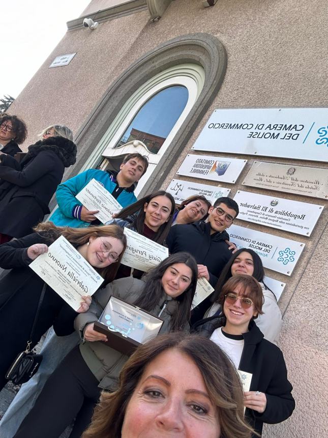 “Storie di alternanza e competenze", il primo premio alla start-up degli studenti del liceo d'Ovidio