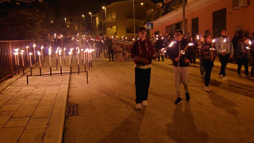 La fiaccolata a San Giuliano di Puglia 