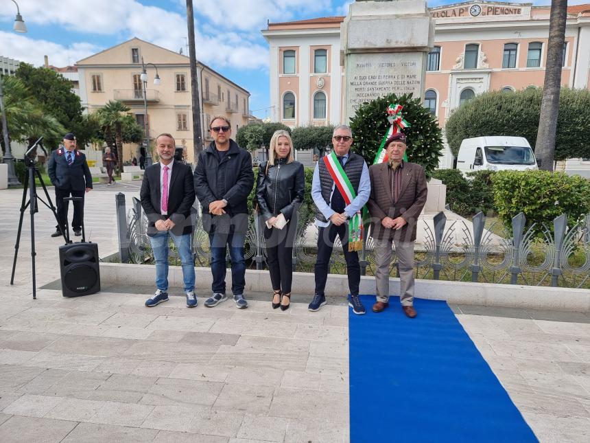 La commemorazione del 4 novembre in piazza Monumento