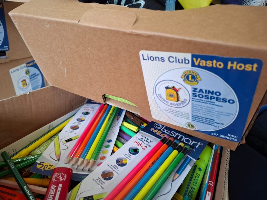 Un successo l'iniziativa "Zaino sospeso" del Lions Club Vasto