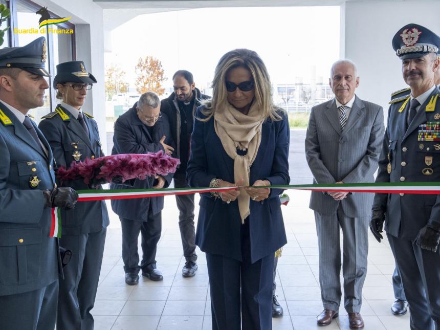 Inaugurata la nuova caserma della sezione area della Gdf a Pescara