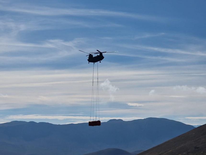 Riposizionato sul Gran Sasso il nuovo Bivacco Desiati: “Riparo sicuro in caso di necessità”