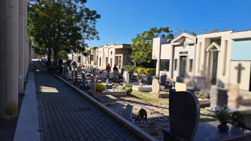 Al cimitero di Termoli nella ricorrenza di inizio novembre 