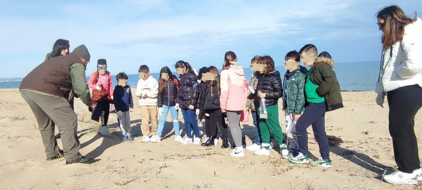 Un "mare di scoperte": la scuola sulla spiaggia 