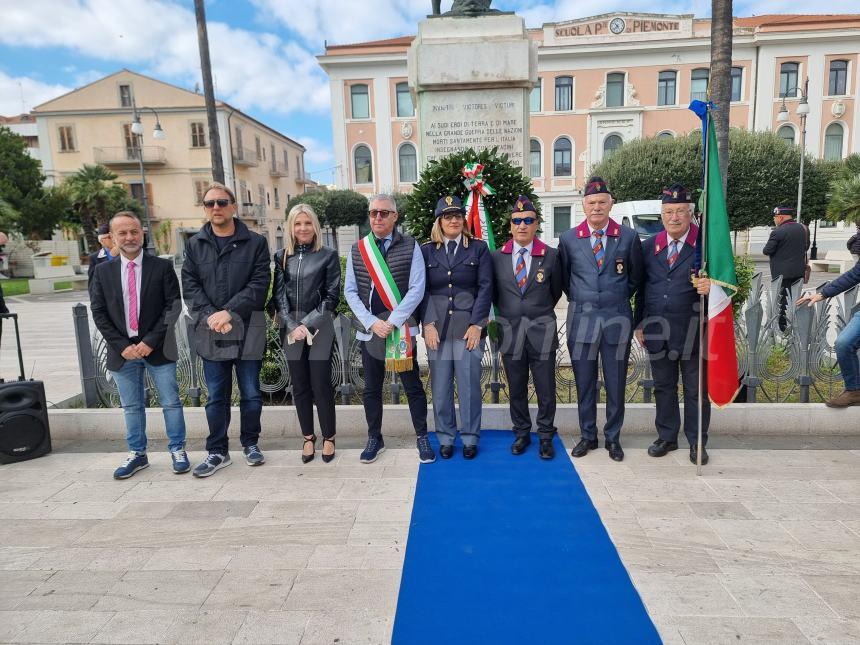 La commemorazione del 4 novembre in piazza Monumento