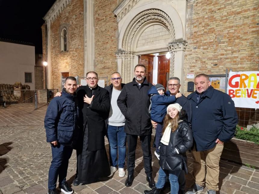 Grande emozione per l'arrivo di don Andrea Manzone nella comunità di Pollutri