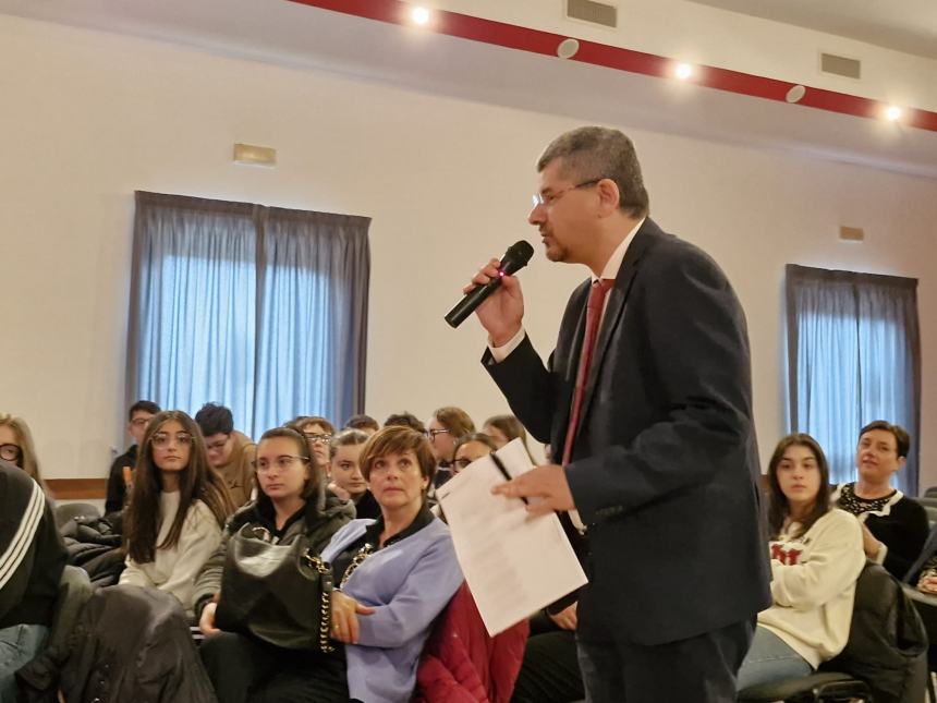 Educazione e consapevolezza contro la violenza sulle donne