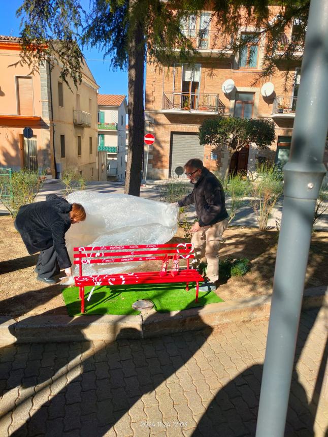 A Gissi inaugurata una panchina rossa nel giardinetto di corso Remo Gaspari