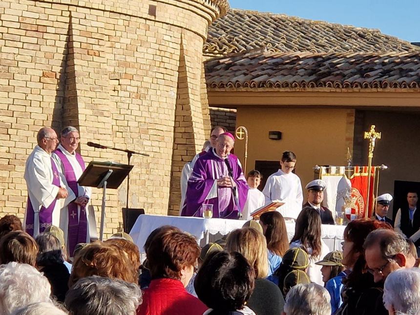 Commemorazione dei defunti: al cimitero di Vasto la messa officiata dal vescovo Bruno Forte