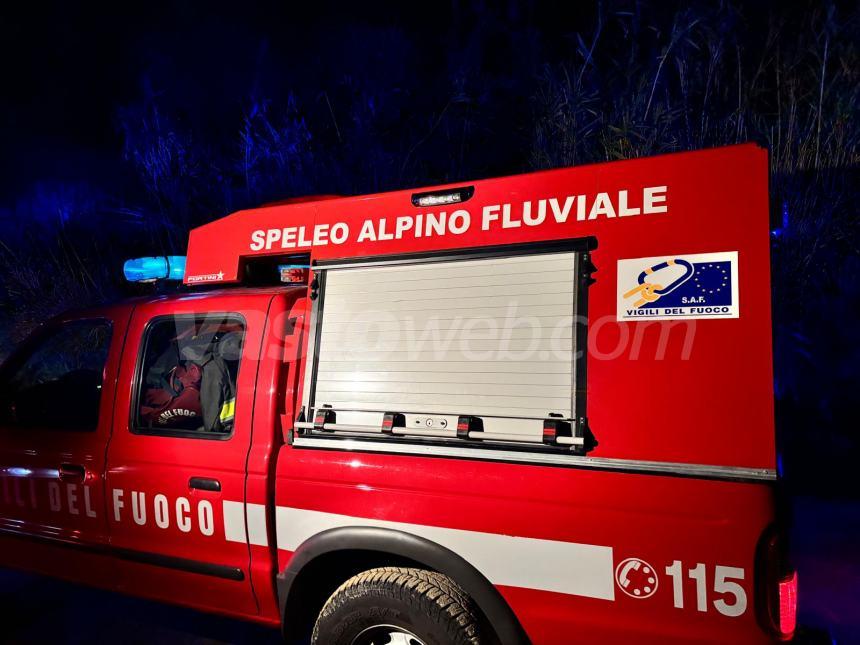 Cadavere di un uomo rinvenuto lungo il fiume Sangro, corpo recuperato e trasferito in obitorio