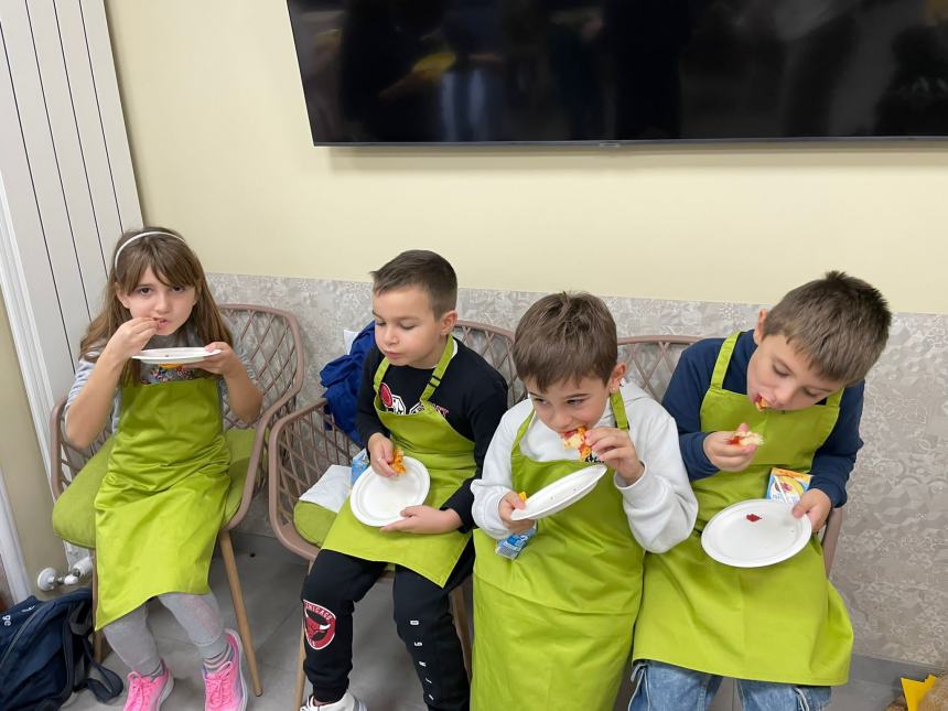 Generazioni a confronto con il laboratorio di cucina de "Il sorriso dell'anziano"