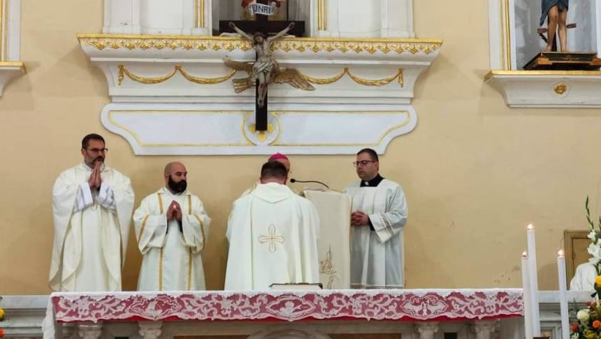 Grande emozione per l'arrivo di don Andrea Manzone nella comunità di Pollutri