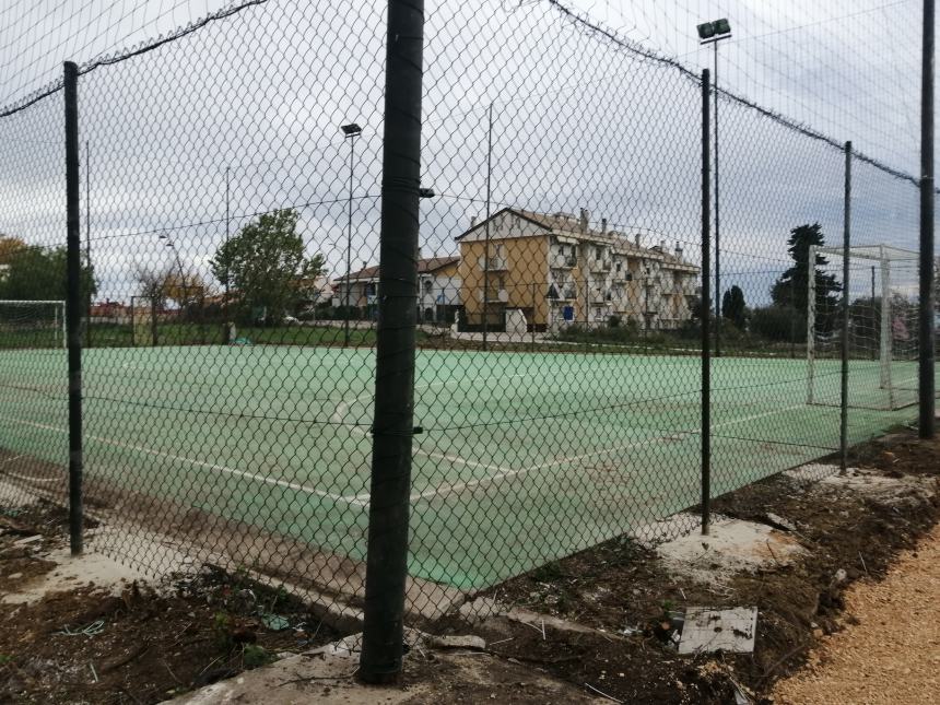 Campetto di Sant'Antonio Abate: nuova rete, pulizia e una stradina che agevola la mobilità 