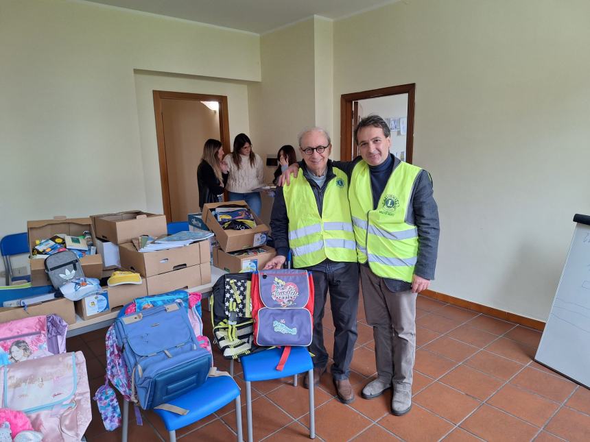 Un successo l'iniziativa "Zaino sospeso" del Lions Club Vasto