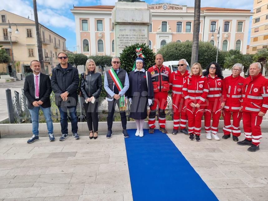 La commemorazione del 4 novembre in piazza Monumento