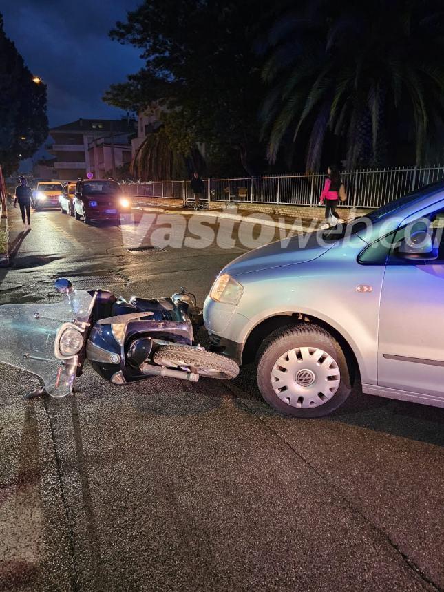 Scontro auto-scooter in via Madonna dell'Asilo, ferito un 54enne