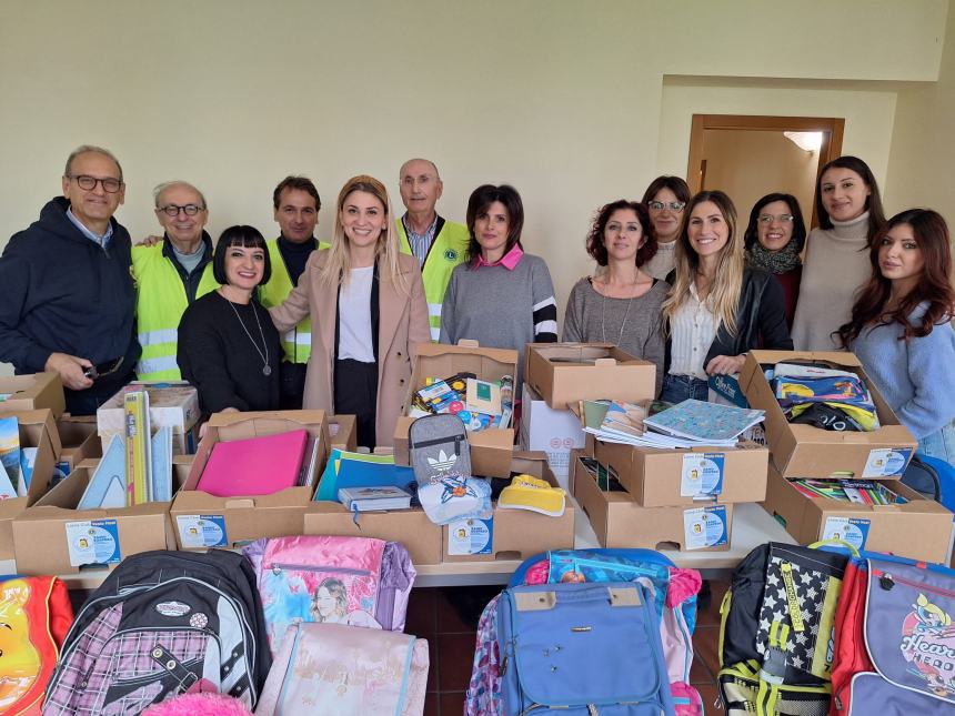 Un successo l'iniziativa "Zaino sospeso" del Lions Club Vasto