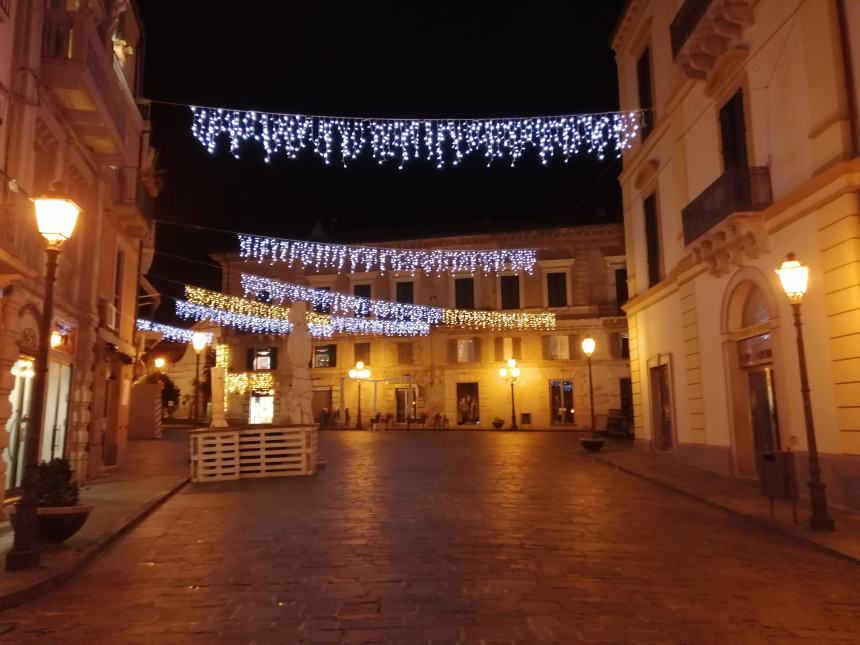 Il Natale è alle porte: si accendono le luminarie a Vasto