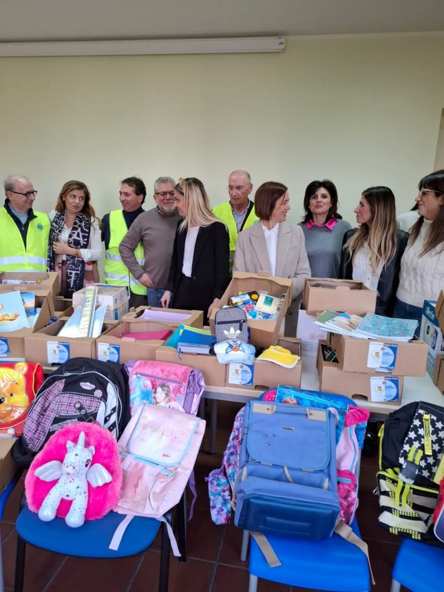 Un successo l'iniziativa "Zaino sospeso" del Lions Club Vasto