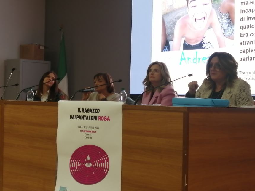 A Vasto la mamma del “ragazzo dai pantaloni rosa”: “Andrea era sensibile, ho trasformato il dolore"