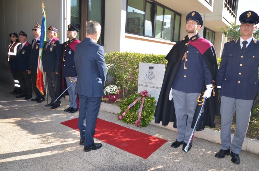 Un cippo marmoreo in Questura, l'omaggio ai caduti della Polizia