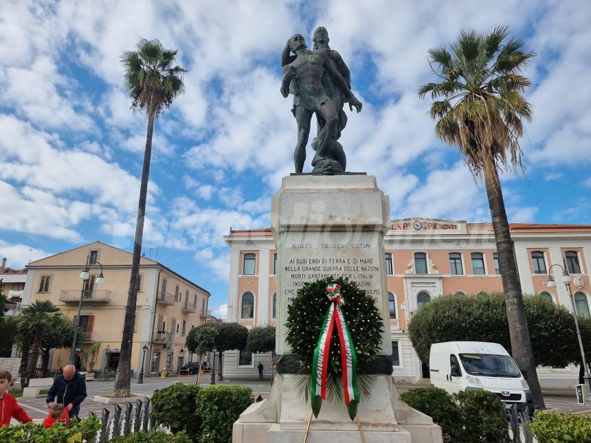 La commemorazione del 4 novembre in piazza Monumento