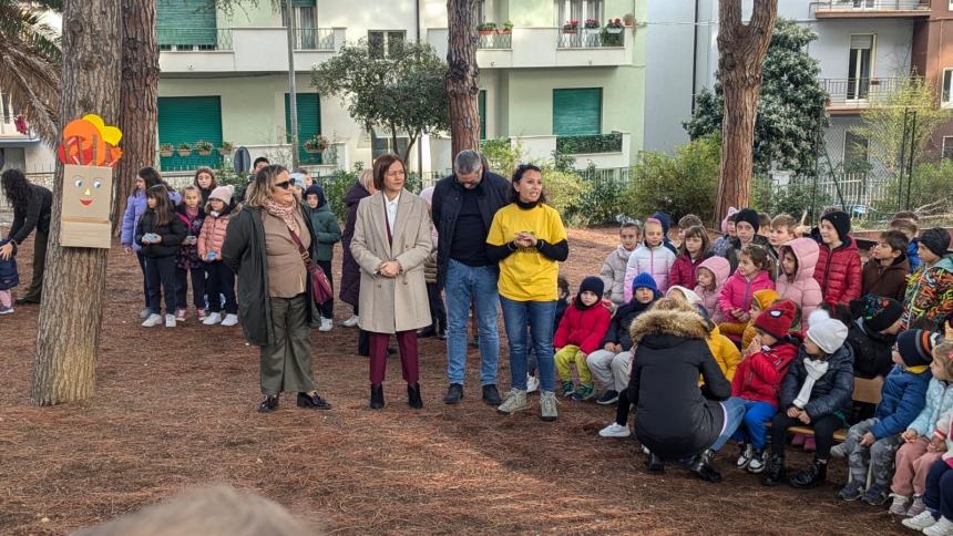 Festa dell’albero: le piantine messe a dimora alle Figlie della Croce formano la scritta “Pace” 