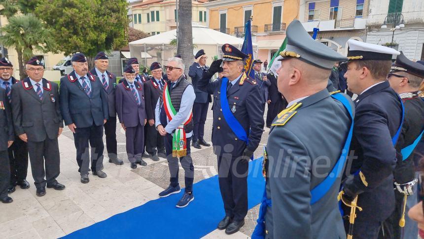 La commemorazione del 4 novembre in piazza Monumento