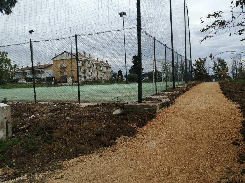 Campetto di Sant'Antonio Abate: nuova rete, pulizia e una stradina che agevola la mobilità 