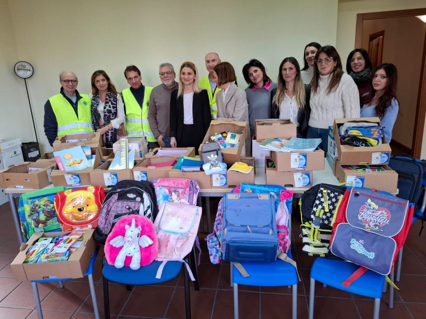 Un successo l'iniziativa "Zaino sospeso" del Lions Club Vasto