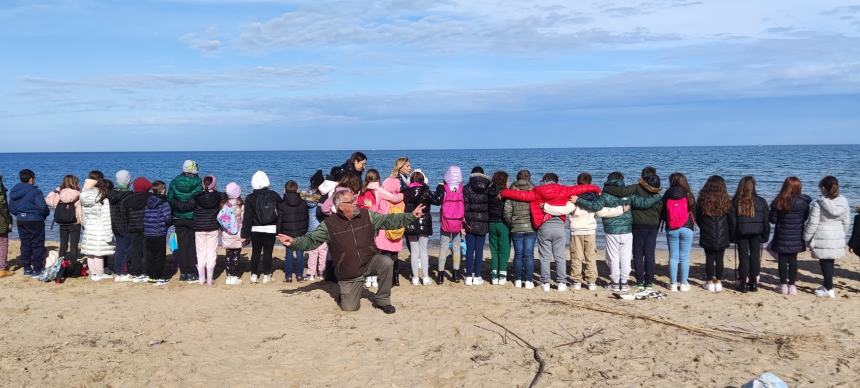 Un "mare di scoperte": la scuola sulla spiaggia 