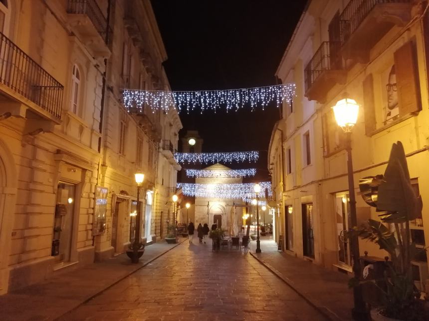 Il Natale è alle porte: si accendono le luminarie a Vasto