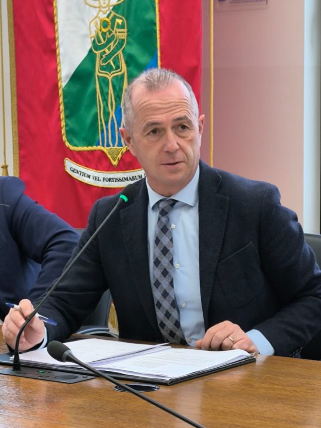 “Regione rimane inerte mentre le Asp annaspano fra debiti e deficit”