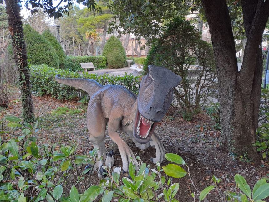 Inaugurato il “Parco dei Dinosauri d’Abruzzo”, uno spazio gratuito dedicato ai più piccoli