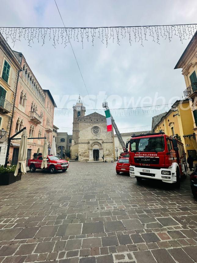 Santa Barbara, messa a San Giuseppe e tricolore sull'autoscala per i Vigili del fuoco