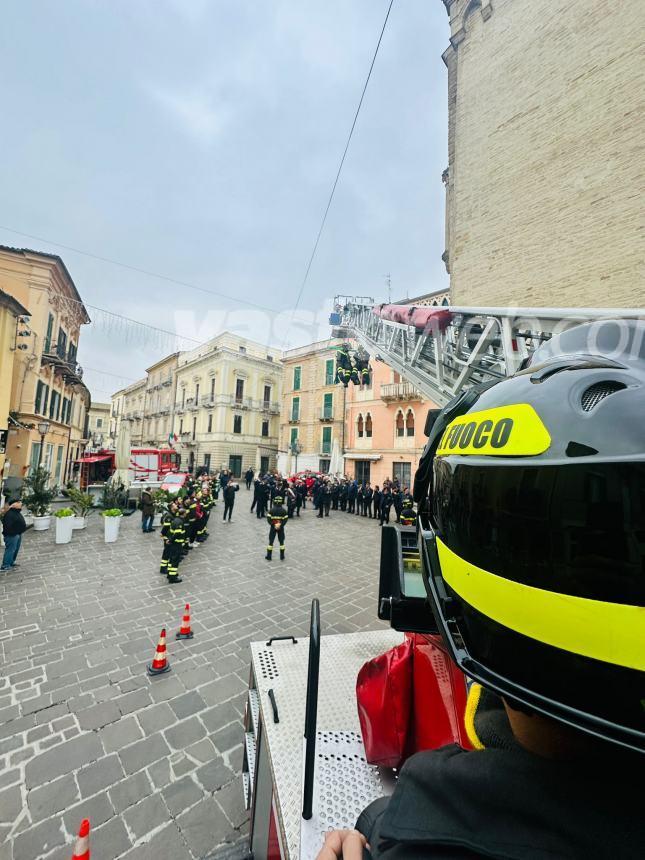 Santa Barbara, messa a San Giuseppe e tricolore sull'autoscala per i Vigili del fuoco