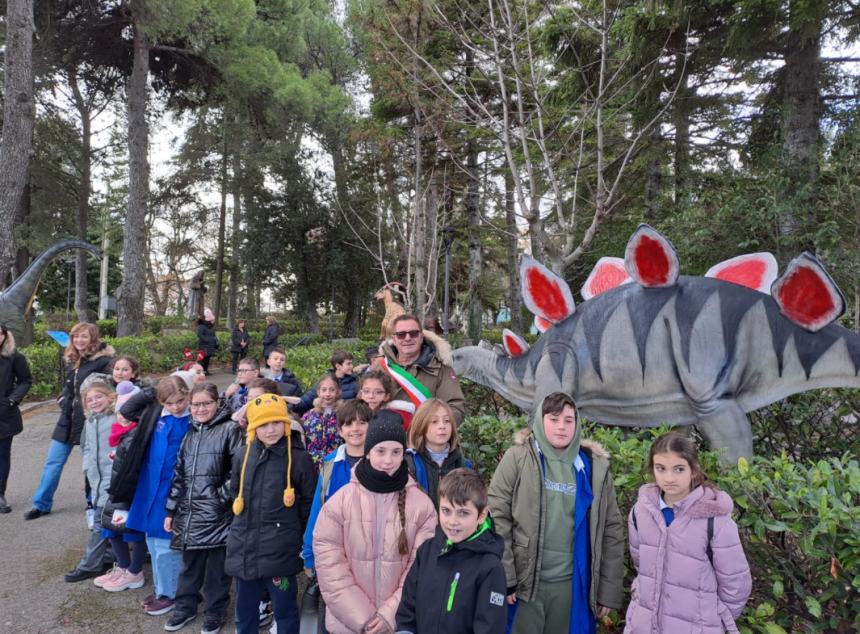 Inaugurato il “Parco dei Dinosauri d’Abruzzo”, uno spazio gratuito dedicato ai più piccoli