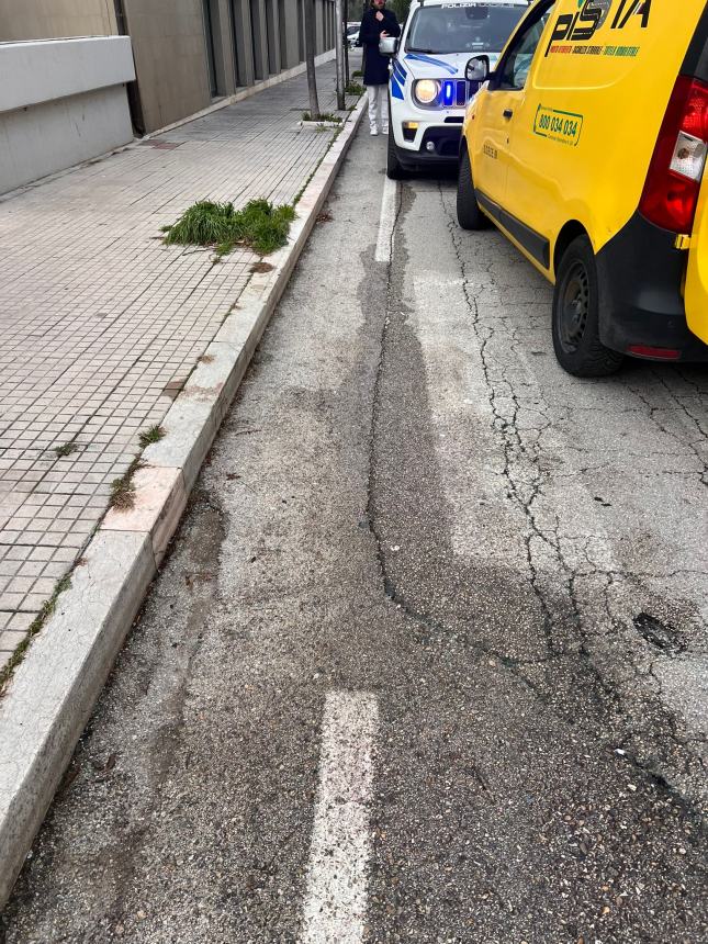 Scontro tra 2 auto in Via Marco Polo a Vasto, 1 finisce sul marciapiede 